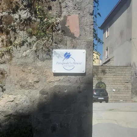 Pasquale's House Nyaraló